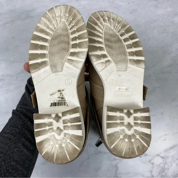 Dollhouse Women's Mummy Chunky Buckle Heeled Ankle Winter Boots Tan White Size 6 - Picture 6 of 7